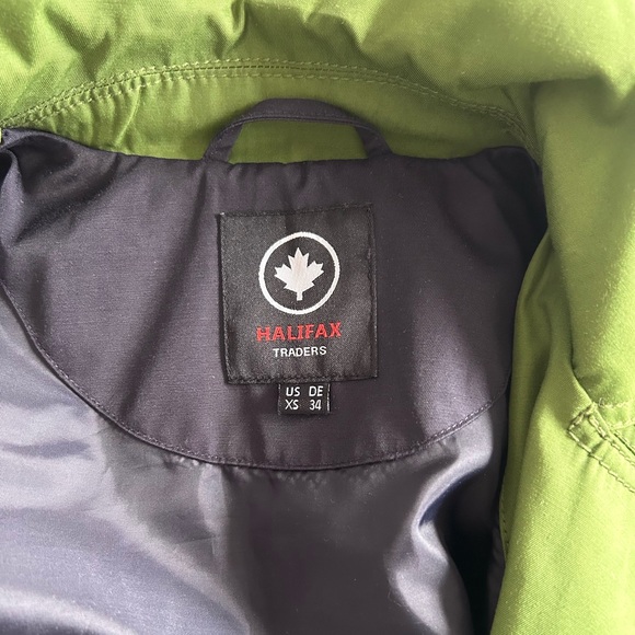 Halifax green raincoat - Picture 8 of 8